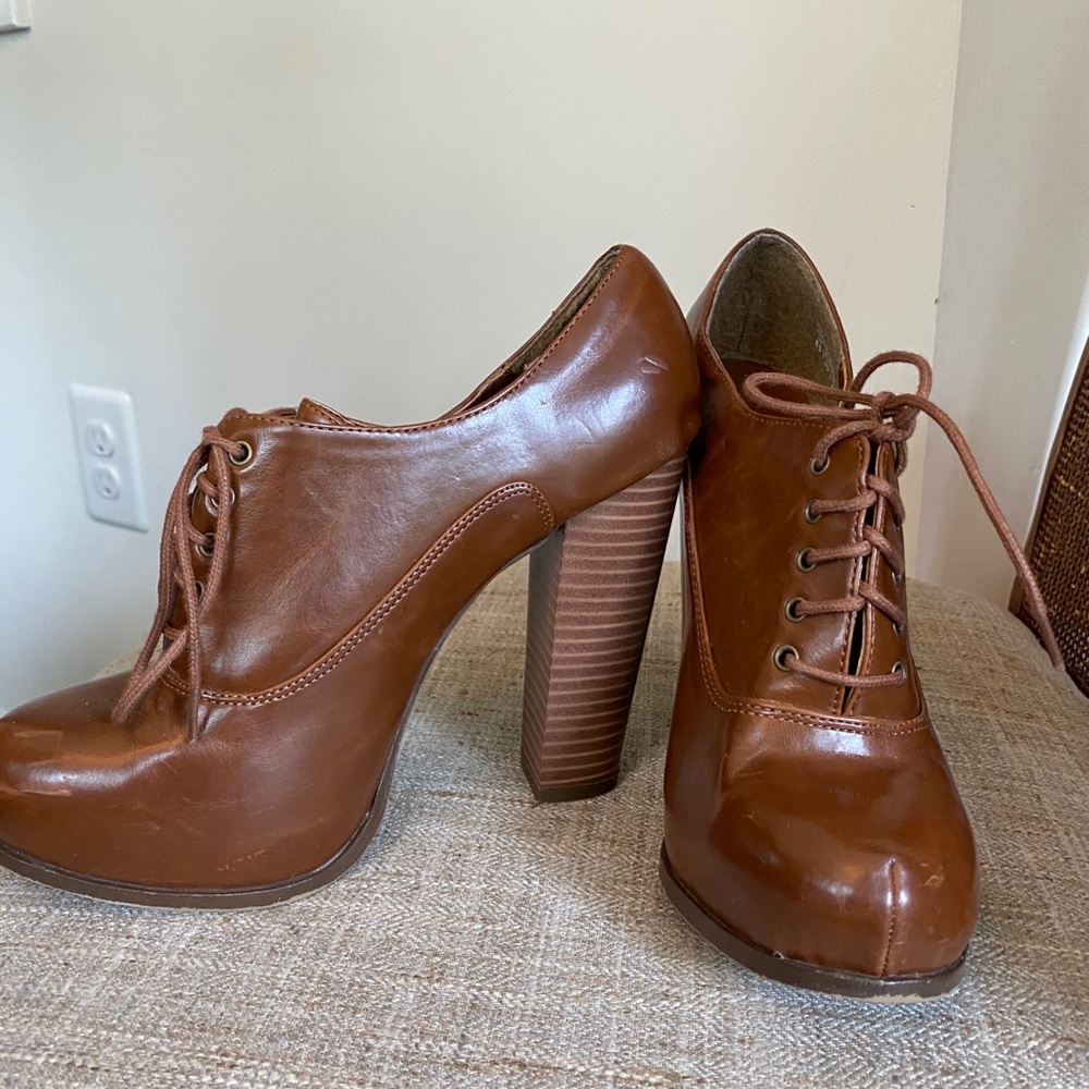 Lace up heeled booties